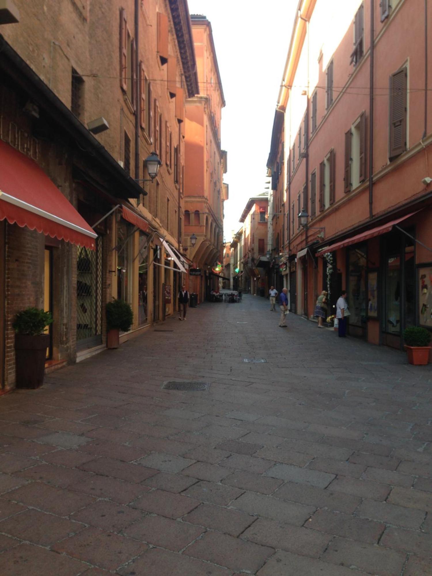 Piccolo Monolocale A Due Passi Da Piazza Maggiore Apartment Bologna Luaran gambar
