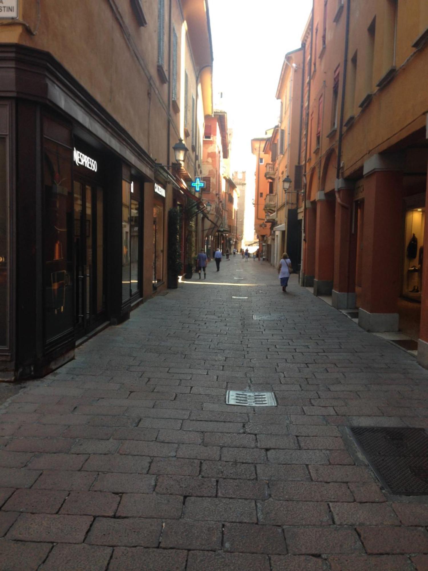 Piccolo Monolocale A Due Passi Da Piazza Maggiore Apartment Bologna Luaran gambar